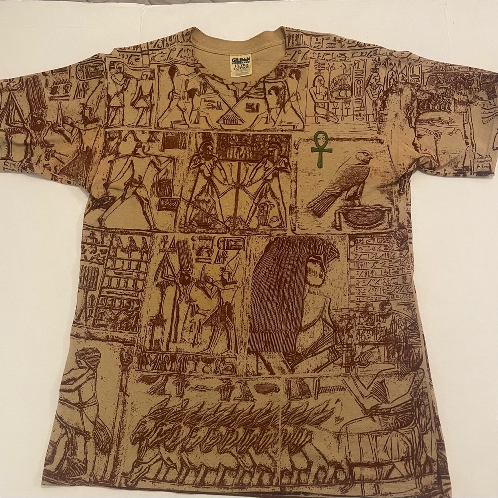 Gildan Activewear Egyptian Print Graphic T-Shirt. Size L. Pre-owned. (Tag yellow